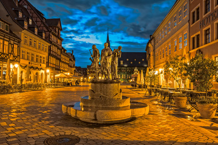 Evening shot of market place in Quedlinburg with monument in central positionのeditorial素材