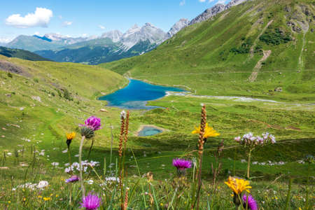 The photo shows the picturesque Schwelli lake in Arosa, Switzerland.の写真素材
