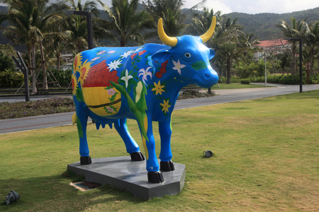 Cow sculpture on the lawnの写真素材