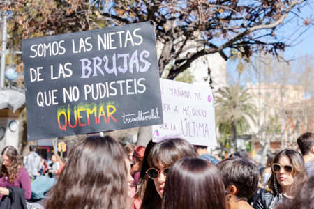 Palma de Mallorca, Spain - March 08, 2020: International Women's Day. Protest banner in spanish: SOMOS LAS NIETAS DE LAS BRUJAS QUE NO PUDISTEIS QUEMAR.のeditorial素材