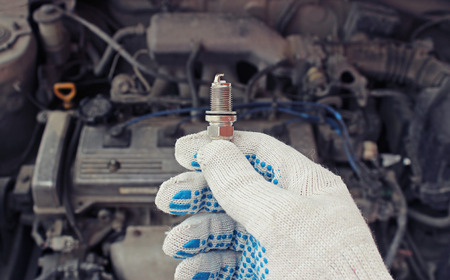 A new spark plug in handの写真素材
