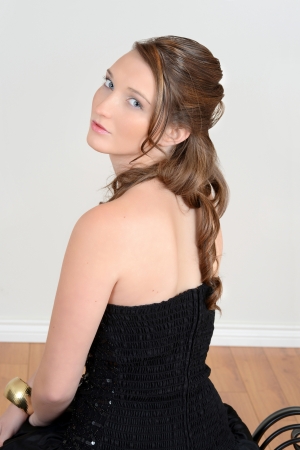 Teen girl looking over shoulderの写真素材