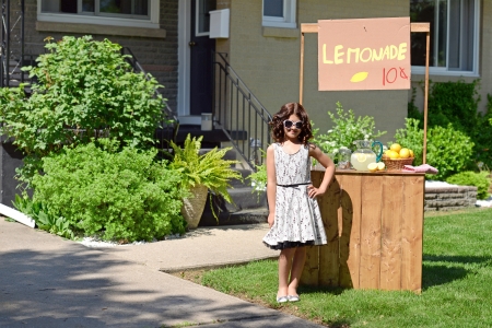 little girl with lemonade standの写真素材