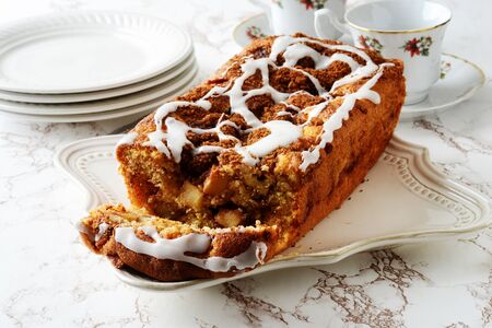 apple fritter loaf bread cake slicedの写真素材