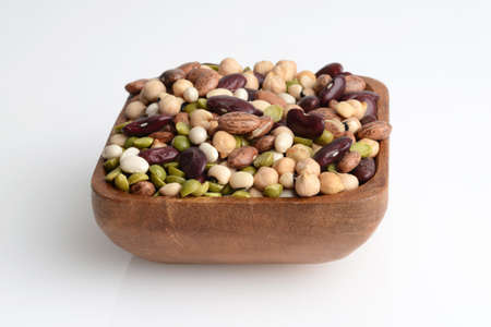 dried mixed beans in wood bowlの写真素材