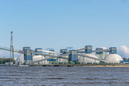 Warehouse for storage and loading of fertilizers. Transportation of nitrogen and potash fertilizers.