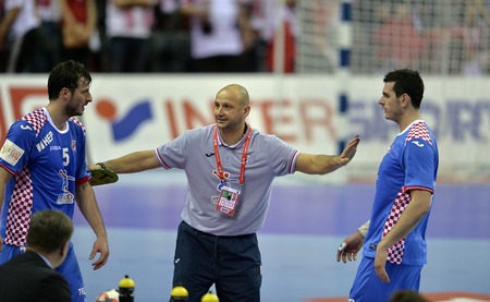 CRACOV, POLAND - JANUARY 27, 2016: Men's EHF European Handball Federation EURO 2016 Krakow Tauron Arena Poland Croatia
o/p: Zeljko Babic Coach Domagoj Duvnjak Ivan Sliskovicのeditorial素材