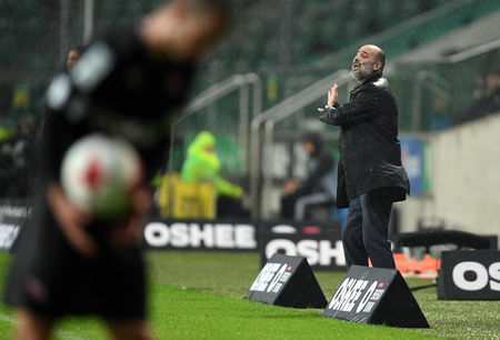 17 SEPTEMBER, 2017 - WARSAW, POLAND: Polish Extra League football match Legia Warszawa - Cracovia Krakow
o/p Michal Probierz coach (Cracovia)のeditorial素材