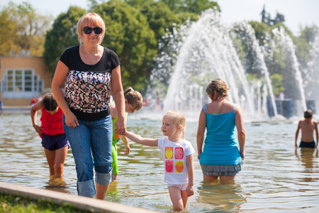 Mosca -July 31: People standing in water on a background of a fountain in the Gorky Park on July 31, 2014 in Moscow.のeditorial素材