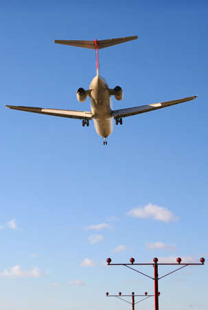 Early flight on short final to the runway