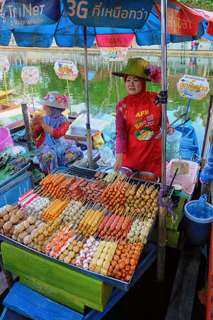Hat yai,Thailand-February 13th,2016:A beautiful lady selling fresh food from a floating boat market.This floating market operates only during weekend.のeditorial素材