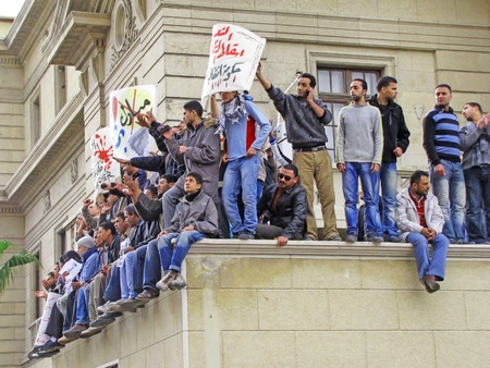 Alexandria, Egypt - January 28, 2011 - Demonstrations infront Ibrahim Mosque					のeditorial素材