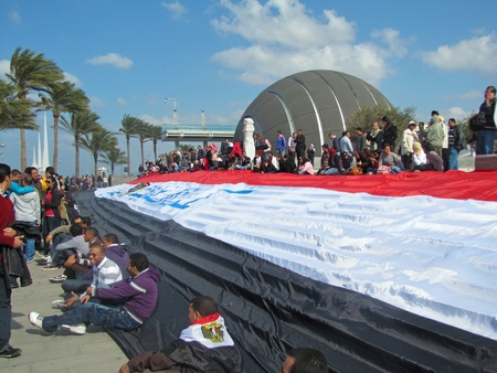 Alexandria, Egypt - February 11, 2011 - Egyptians demonstrating calling for the resignation of President Mubarak                               のeditorial素材