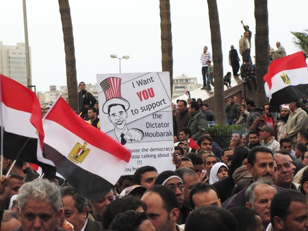 Alexandria, Egypt - February 11, 2011 - Demonstrations infront of Ibrahim Mosqueのeditorial素材