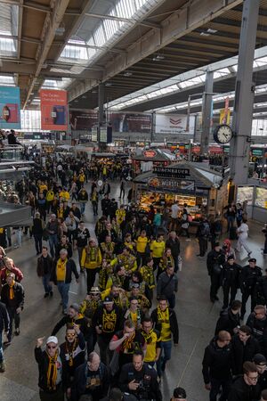 CENTRAL STATIONS, MUNICH, APRIL 6, 2019: bvb fans on the way to the soccer game fc bayern munich vs bvbのeditorial素材