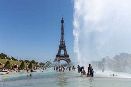 Paris, France, June 27, 2019: tourists and locals taking a bath in the Jardins du Trocad ro Guardians of the Trocadero under the powerful water cannons. new heat records over 45 degrees celiusのeditorial素材