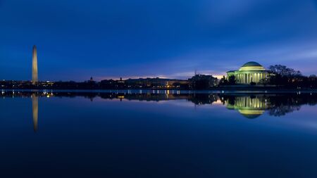 The Jefferson Memorial at dawn in the winter in Washington, DC. Taken from across the Tidal Basin early In the morning. の写真素材