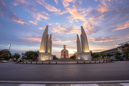 Twilight Democracy Monument Bangkok Thailandの写真素材