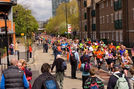 LONDON - APRIL 22: Unidentified people run the London marathon on April 22, 2012 in London, England, UK. The marathon is an annual event.のeditorial素材