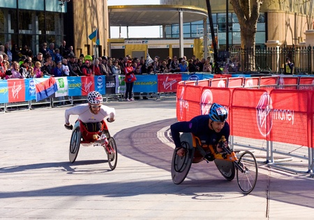 LONDON - APRIL 22: Unidentified wheelchair racers at the London marathon on April 22, 2012 in London, England, UK. The marathon is an annual event.のeditorial素材