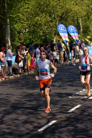 LONDON - MAY 27: Unidentified people run the London bupa 10K on May 27th 2012 in London, England, UK. The Bupa 10k is an annual eventのeditorial素材