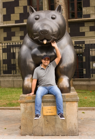 MEDELLIN, COLOMBIA - OCT 10th 2012: Statueのeditorial素材