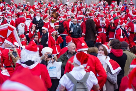 LONDON-DEC 15  Unidentified santaのeditorial素材