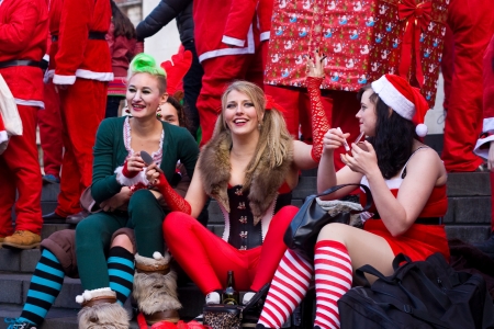 LONDON-DEC 15  Unidentified santaのeditorial素材