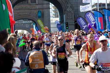 LONDON - APRIL 13: Unidentified men run the London marathon on April 13, 2014 in London, England, UK. The marathon is an annual event. のeditorial素材