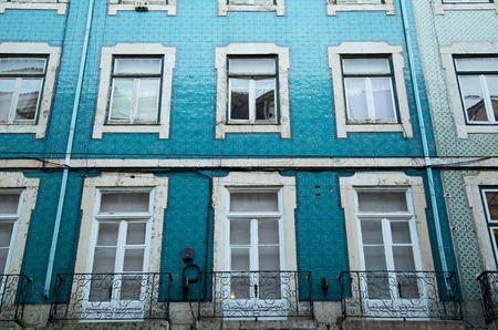 LISBON - JANUARY 10TH: The exterior of a traditional portuguese townhouse on January the 10th, 2015, in Lisbon, Portugal. Portugal is famous for their Azulejo tiling.のeditorial素材