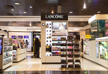 LONDON - SEPTEMBER 5TH: Lancome shop at heathrow airport on September the 5th, 2015 in London, england, uk. Heathrow is one of the busiest airports in the worldのeditorial素材