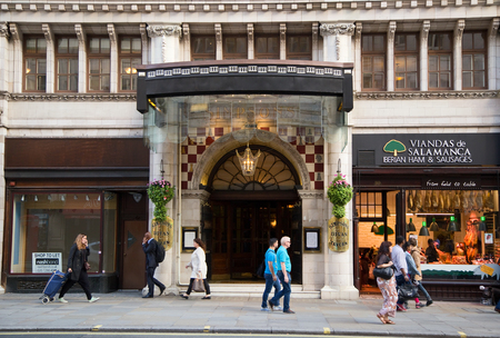 LONDON - SEPTEMBER 2ND: The exterior of Simpsoms on September the 2nd, 2015 in London, england, uk. The Simpsons Savoy savoy restaurant is renowned for its english cuisine.のeditorial素材