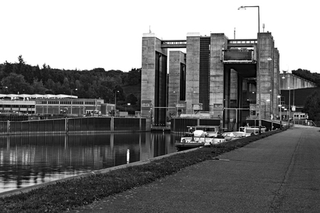 Das Scharnebecker Schiffshebewerk am Abendの写真素材