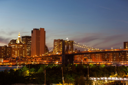 brooklyn bridge at dusk in new york cityの写真素材