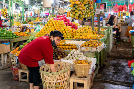 BERASTAGI, INDONESIA - SEPTEMBER 28,2021. Berastagi Fruit Market, North Sumatra a regionally famous traditional market selling local fruits souvenirs. Berastagi is famous for its passion fruit.のeditorial素材