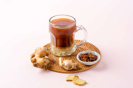 Bandrek is a traditional hot, sweet and spicy beverage native to Sundanese of West Java, Indonesia.

This hot beverage is made of a mixture of ginger water, palm sugar and Sweetened condensed milk.の写真素材