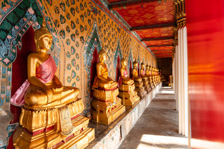 Bangkok,Thailand - February, 14 2023 :

Wat Arun is a Buddhist temple in the Bangkok Yai district of Bangkok, Thailand. It is situated on Thonburi on the west bank of the Chao Phraya River.のeditorial素材