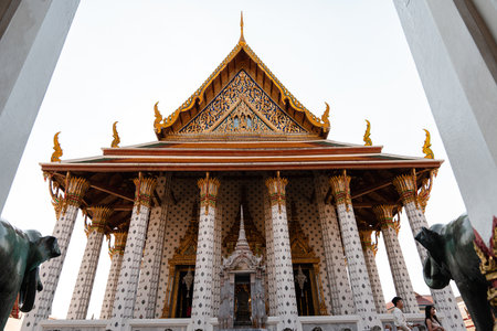 Bangkok,Thailand - February, 14 2023 :

Wat Arun is a Buddhist temple in the Bangkok Yai district of Bangkok, Thailand. It is situated on Thonburi on the west bank of the Chao Phraya River.のeditorial素材