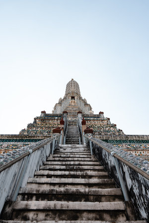 Bangkok,Thailand - February, 14 2023 :

Wat Arun is a Buddhist temple in the Bangkok Yai district of Bangkok, Thailand. It is situated on Thonburi on the west bank of the Chao Phraya River.のeditorial素材