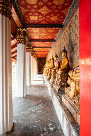 Bangkok,Thailand - February, 14 2023 :

Wat Arun is a Buddhist temple in the Bangkok Yai district of Bangkok, Thailand. It is situated on Thonburi on the west bank of the Chao Phraya River.のeditorial素材