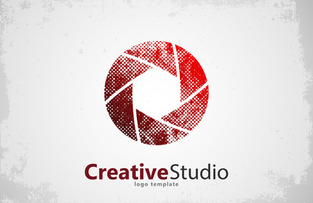 Creative studio logo design. Camera logo. Creative logo. Shutter logoのイラスト素材