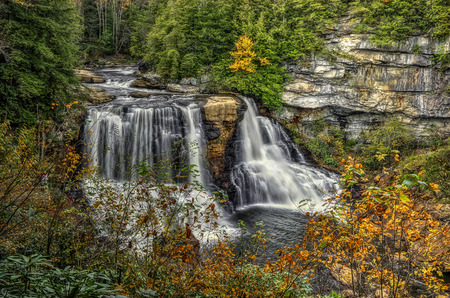 Blackwatwer Falls West Virginia  during autumnl colors.の写真素材