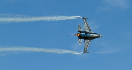 F16 airshow demonstration