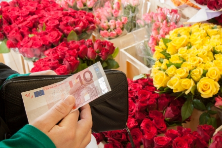 A woman buying flowers at a marketの写真素材