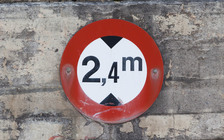 Traffic circle shaped Maximum Height Limit or Height Restriction (2.40 m), concrete wall