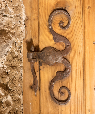 Old aged metal rusty metal door hinge closeupの写真素材