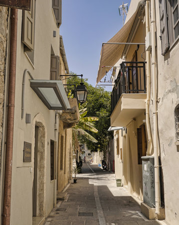 The narrow streets of the old town of Rethymno in Creteの写真素材