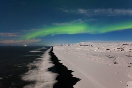Aurora borealis. Jokulsarlon glacier lagoon, Iceland. Green Northern Lights. Starry sky with polar lights. Night winter landscape with aurora, sea with sky reflection in water. Natureの写真素材
