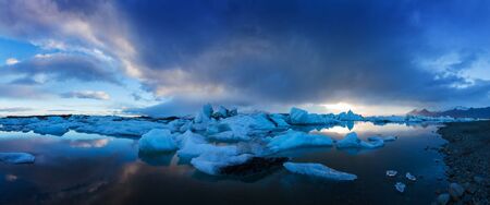 Sunrise in Jokulsarlon. icelandic ice lagoon of jokulsarlon in the morning in summer or winter. Blue icebergs floating in Jokulsarlon Glacier Lagoon, early winter in south Icelandの写真素材