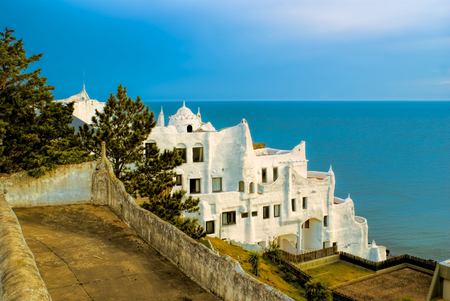 Side-view of Carlos Paez Villaro's villa with azure ocean in the backgroundのeditorial素材